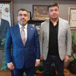 Ayvaşık mahalle muhtarı, yolculara bekleme bankları koydurdu – Birlik Haber Ajansı