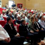 Kars Valisi Ziya Polat, Cuma namazını vatandaşlarla kirlikte kıldı, esnaf ve miniklerle sohbet etti – Birlik Haber Ajansı